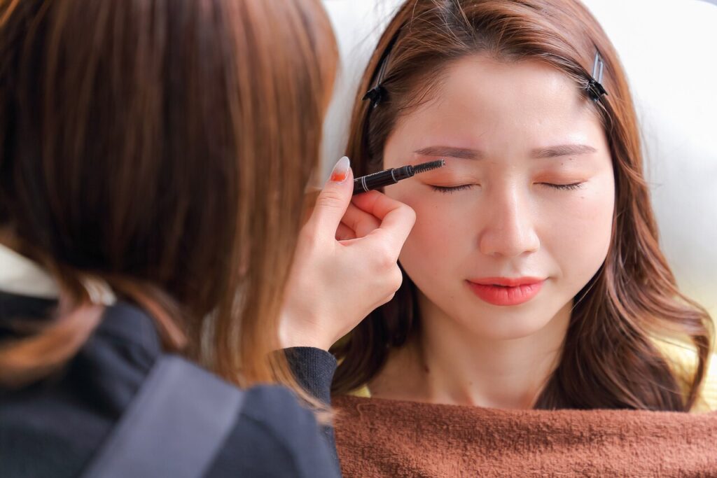 眉マスカラの使い方合ってる?あか抜け眉のコツをプロが伝授